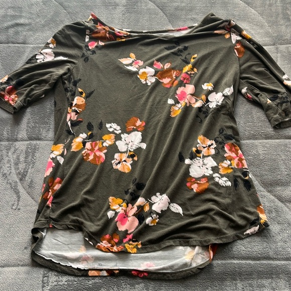 Apt. 9 Tops - L APT. 9 green floral blouse